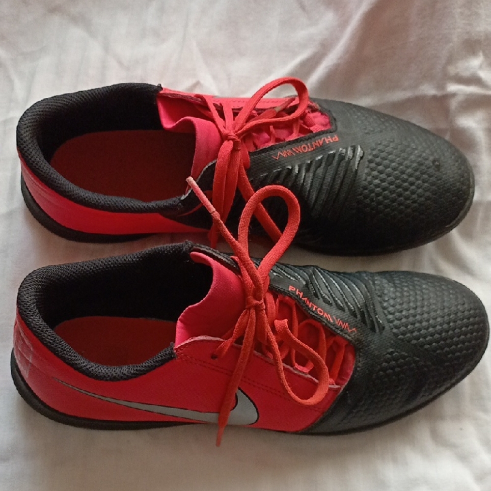 Nike Phantom VNM Red and Black Indoor Soccer Shoes for Men 8
